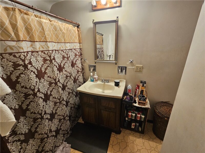 2303 Sarah St — photo 8