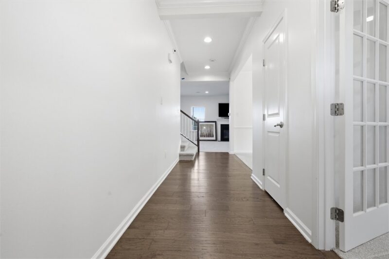 107 Washington Dr — photo 2