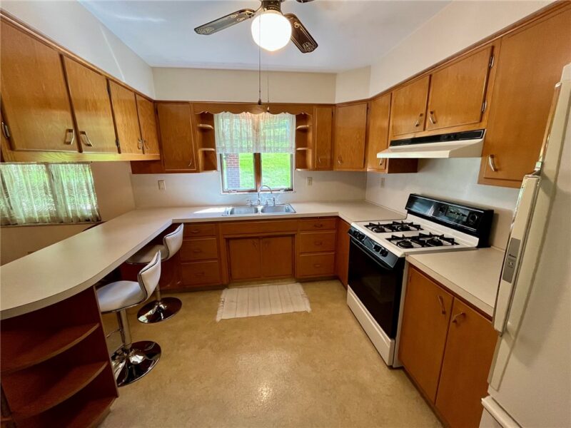 305 McClelland Rd — photo 2