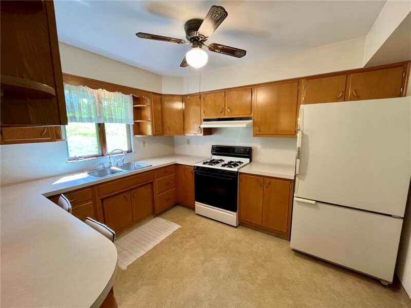 305 McClelland Rd — photo 3