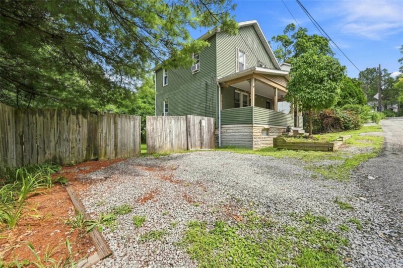 1221 Oakleaf Dr — photo 2