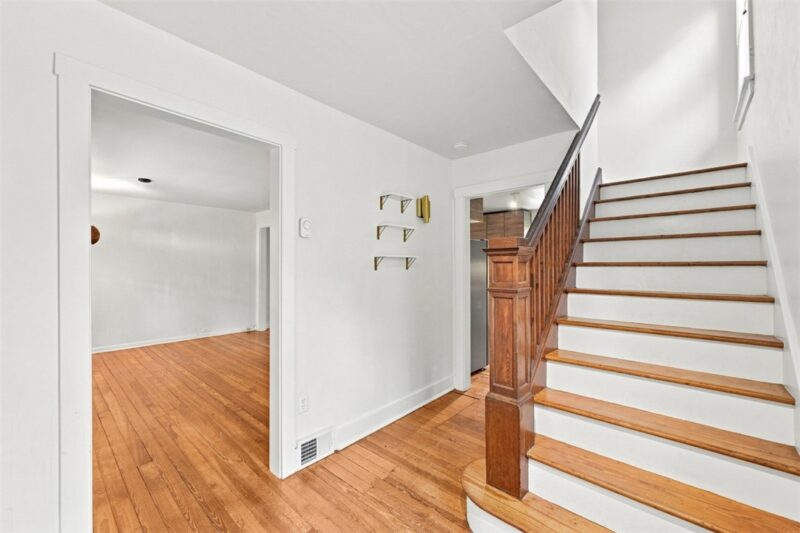 1221 Oakleaf Dr — photo 4