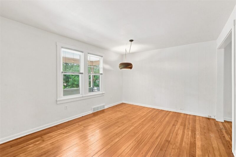 1221 Oakleaf Dr — photo 5