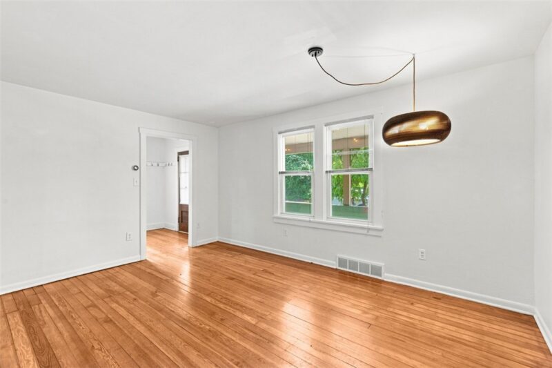 1221 Oakleaf Dr — photo 6