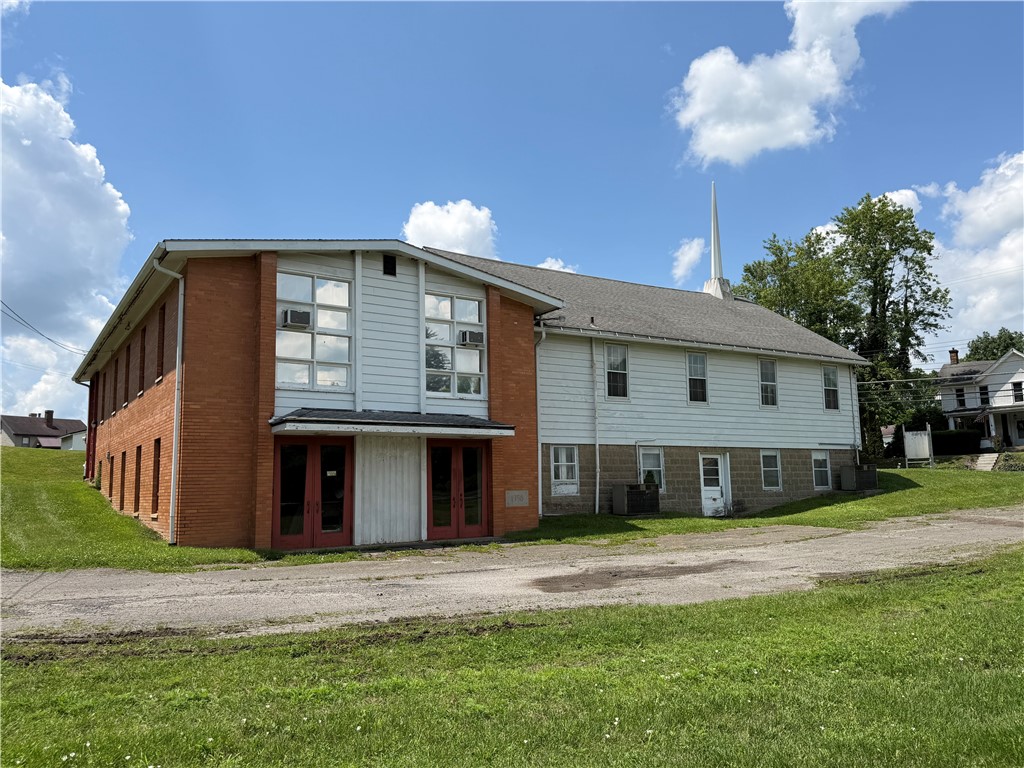 7190 Vine St — photo 1