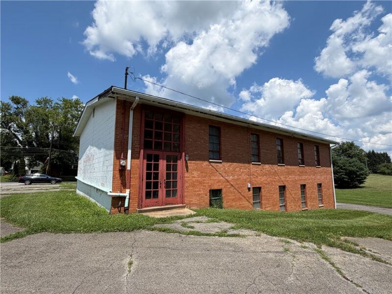 7190 Vine St — photo 3