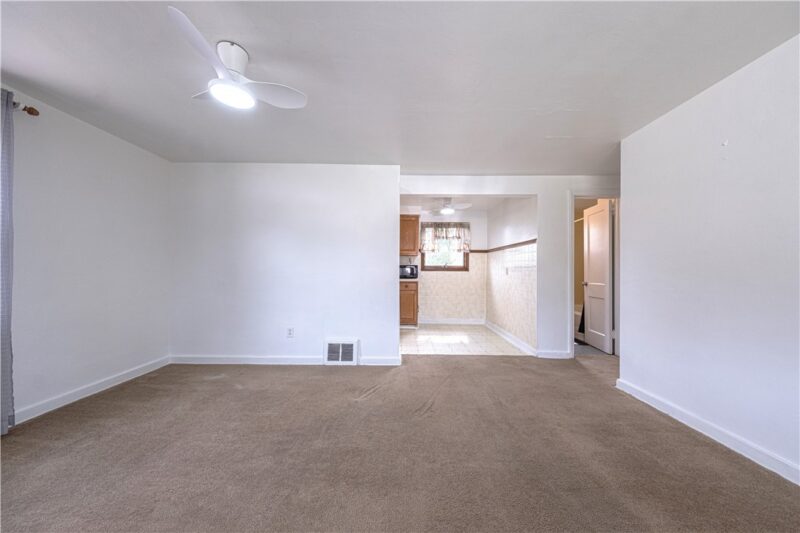 402 Oakhurst Avenue — photo 3