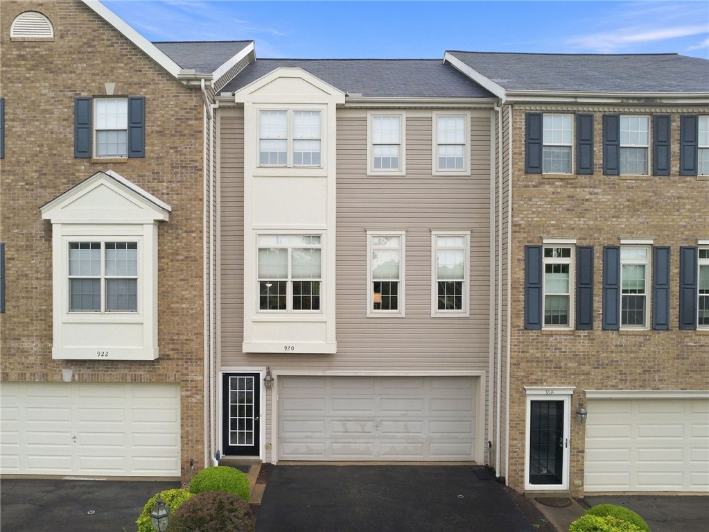 920 Royal Ct — photo 1