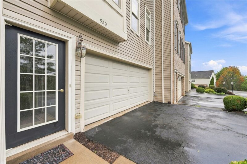 920 Royal Ct — photo 2