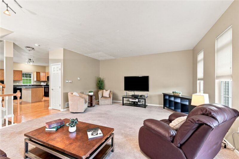 920 Royal Ct — photo 4
