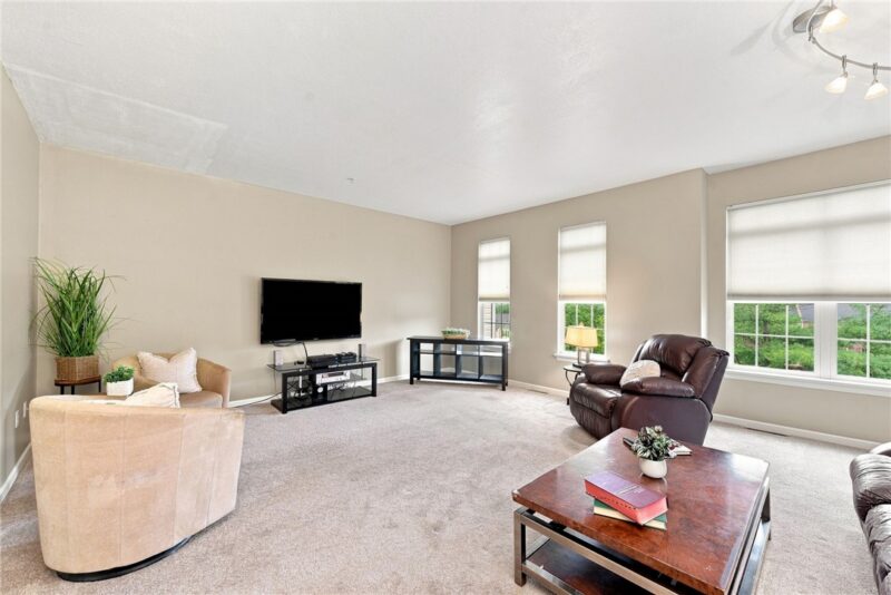 920 Royal Ct — photo 5