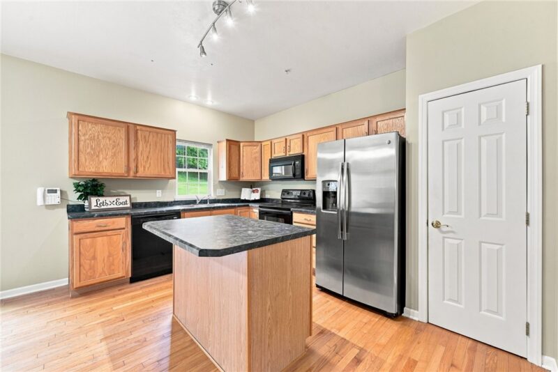 920 Royal Ct — photo 6