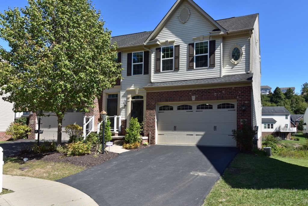 8021 Hinsdale Ln — photo 1