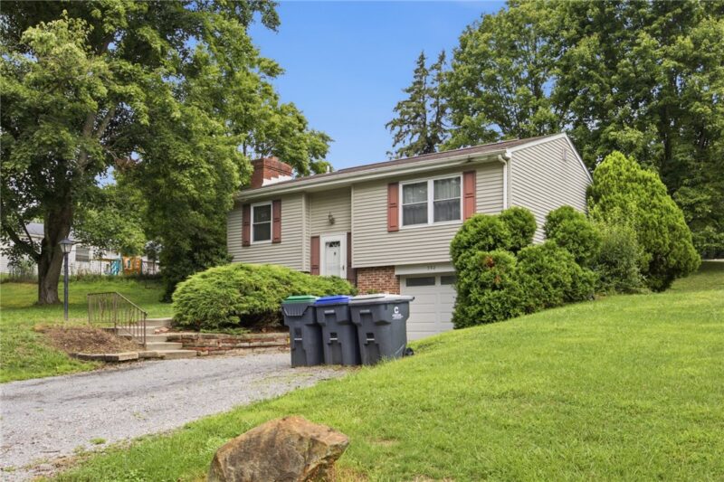 592 Jane St — photo 4