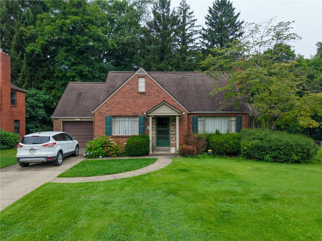 209 Glenview Drive — photo 1
