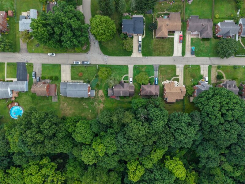 209 Glenview Drive — photo 4