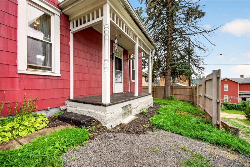 951 5th Ave — photo 3