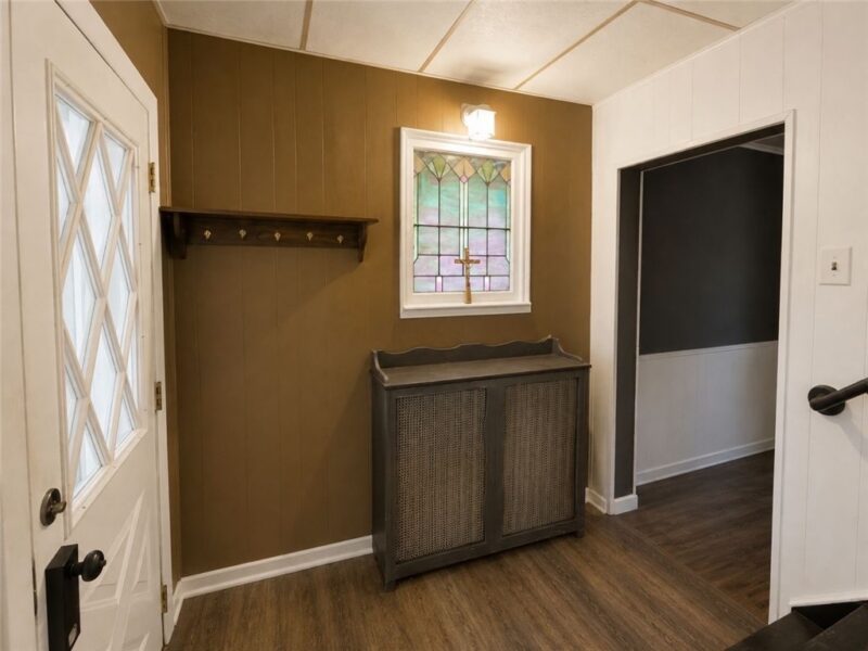257 Thompson Ave — photo 2