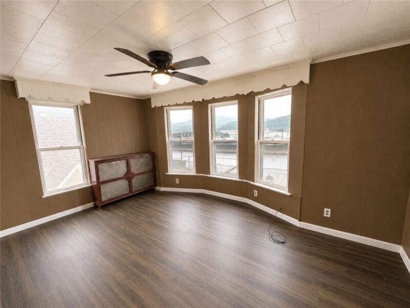 257 Thompson Ave — photo 4