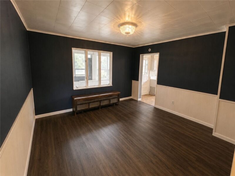257 Thompson Ave — photo 6
