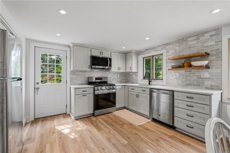 6105 Crestmont Drive — photo 7