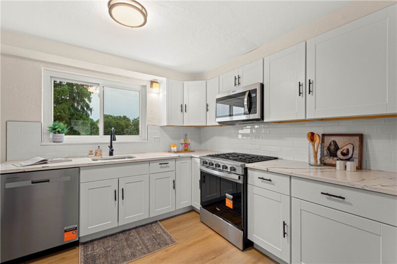 1339 Edgewood Dr — photo 5