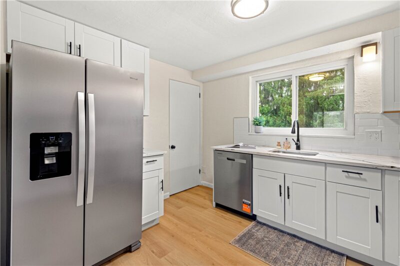 1339 Edgewood Dr — photo 7