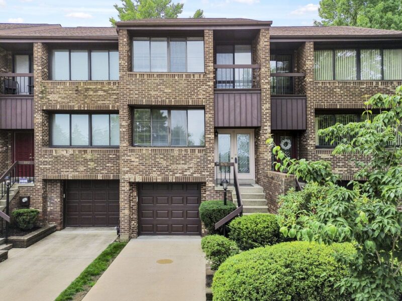 876 FAIRWAYS DRIVE