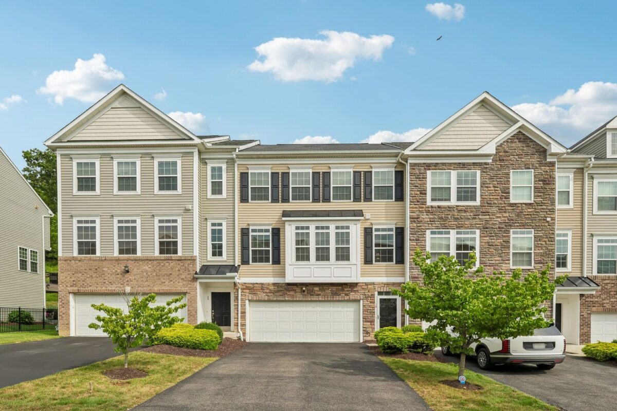 18 Remington DRIVE — photo 1