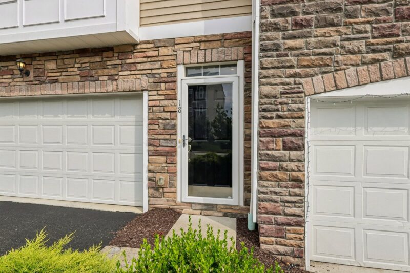 18 Remington DRIVE — photo 3