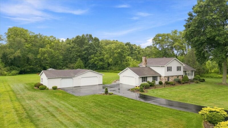 241 Catalina Dr — photo 2