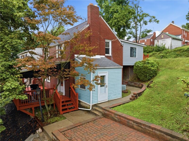 1241 Oakglen St — photo 4