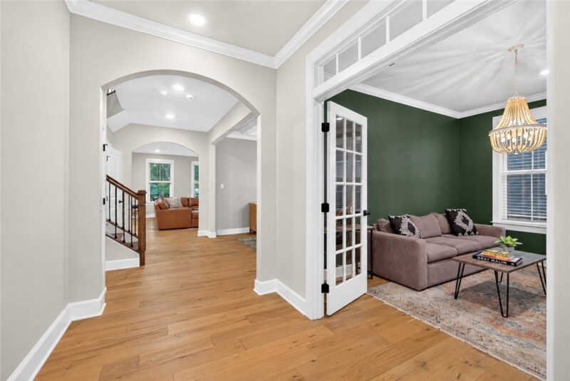 321 Crest Ln — photo 3