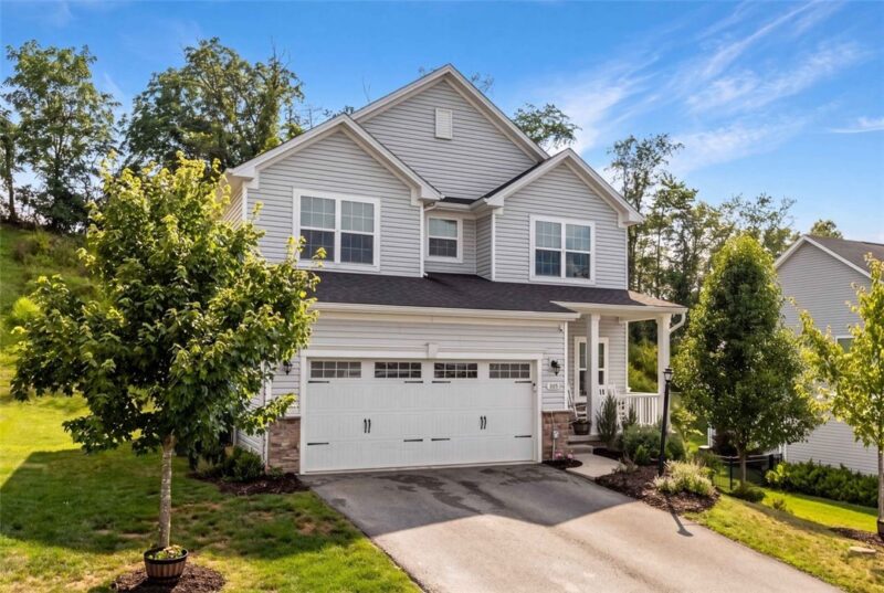 208 Regency Drive — photo 2
