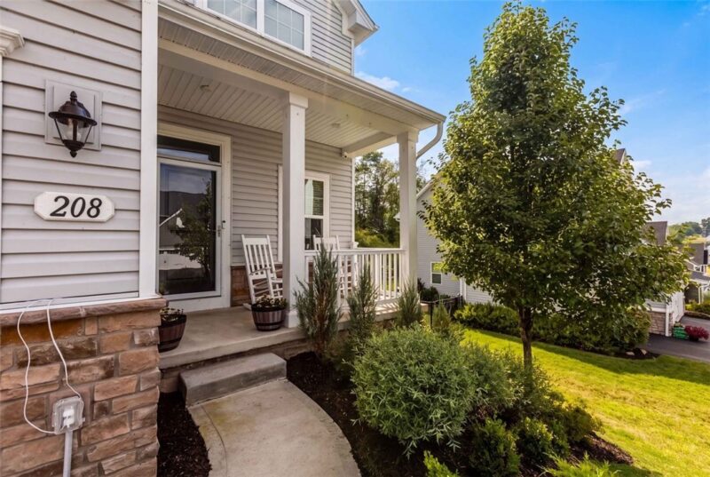 208 Regency Drive — photo 3