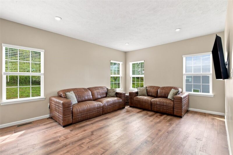 208 Regency Drive — photo 6
