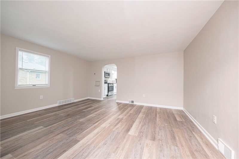 11690 Center St — photo 4