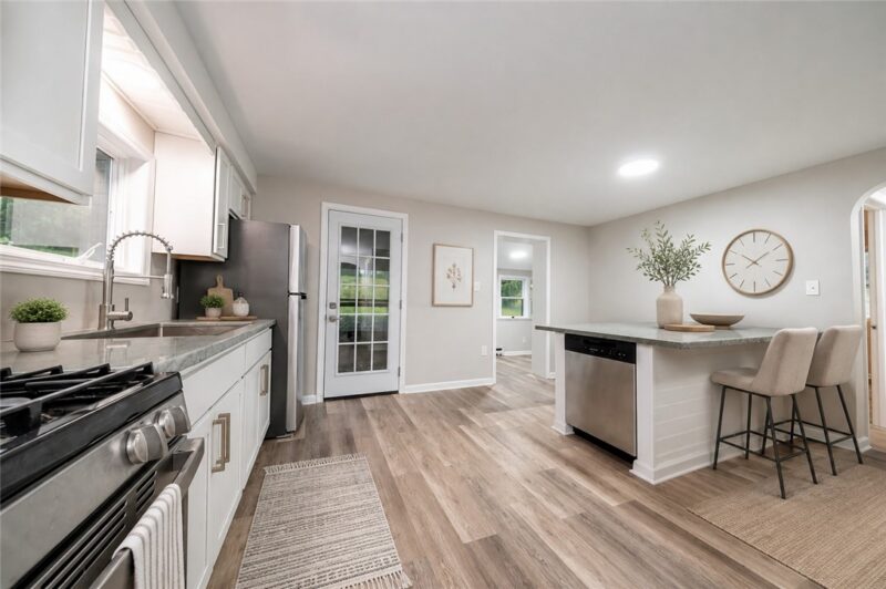 11690 Center St — photo 5