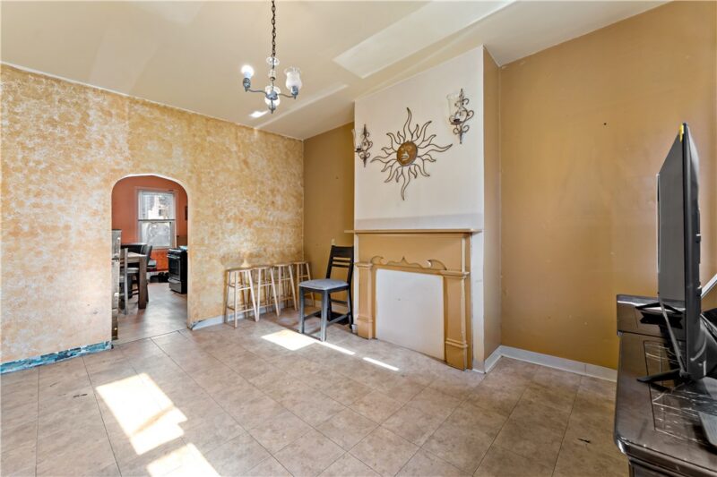 114 Seneca St — photo 3
