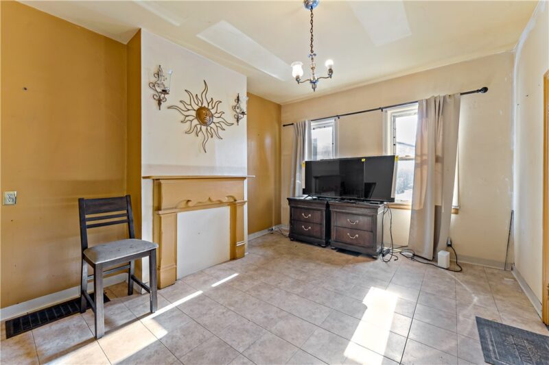 114 Seneca St — photo 4