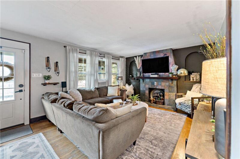 451 Overbrook Blvd — photo 5