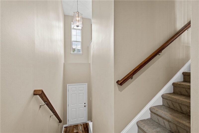 231 Eagle Dr — photo 3