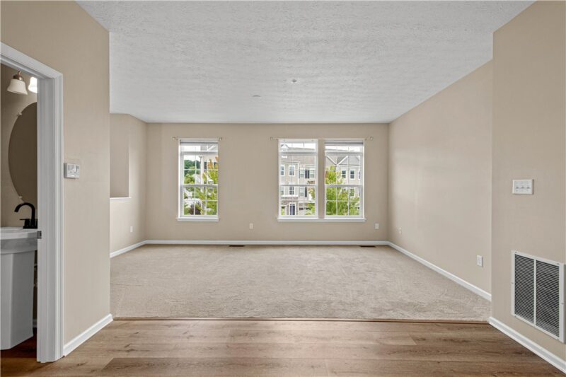 231 Eagle Dr — photo 4