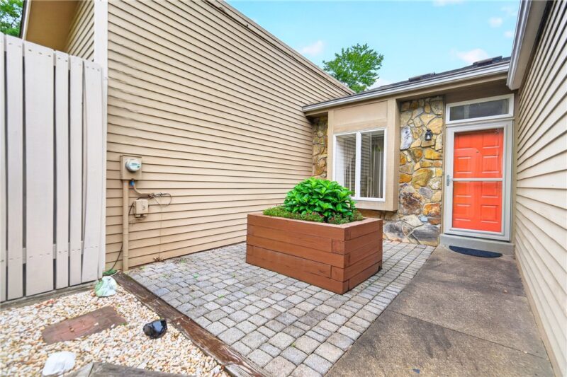 313 Vista Drive — photo 2
