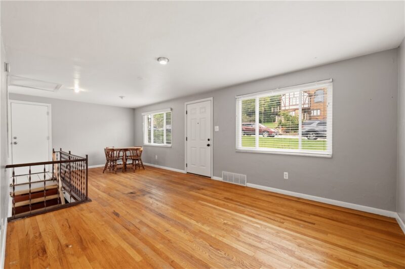 225 Coral Dr — photo 3