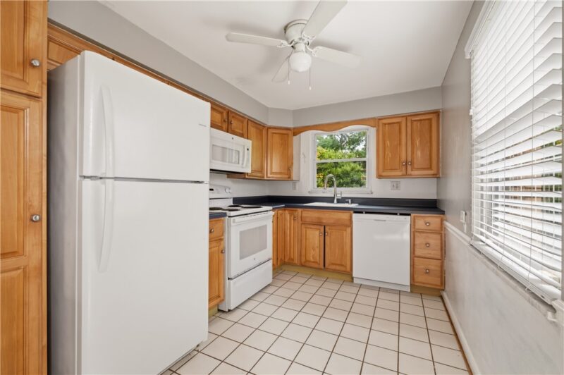 225 Coral Dr — photo 7