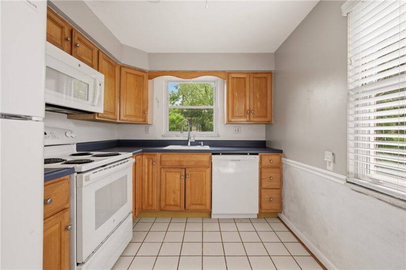 225 Coral Dr — photo 8