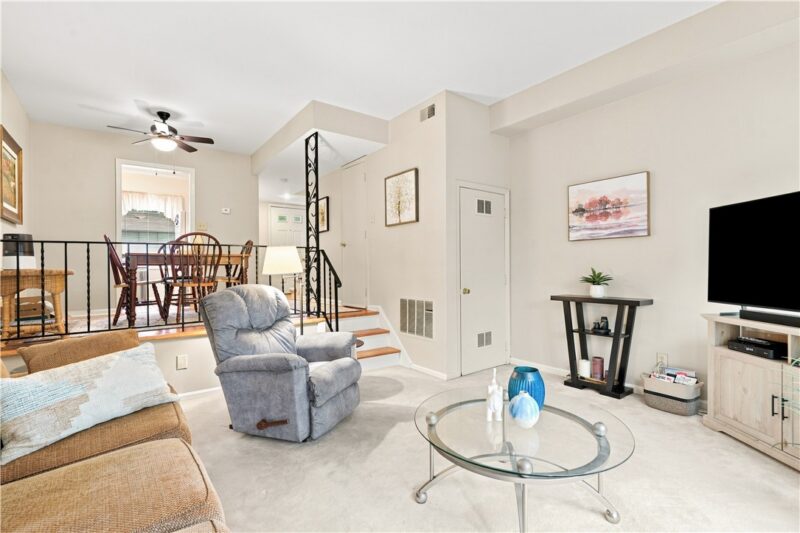 244 Colony Ct — photo 2