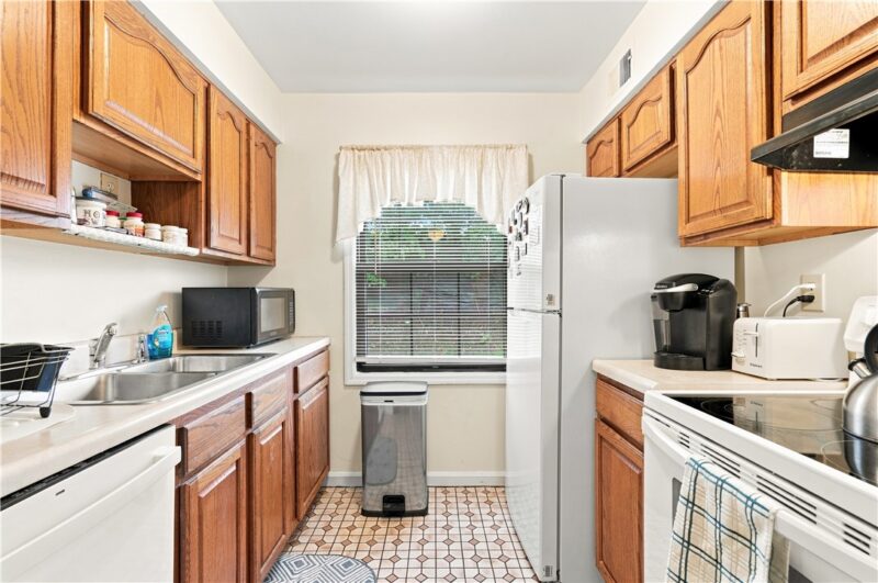 244 Colony Ct — photo 7