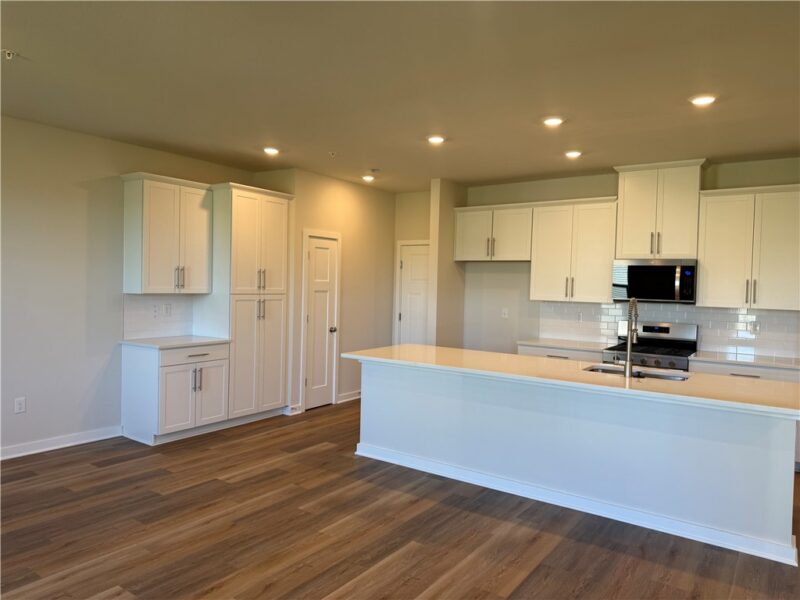 1001 Darcy Dr — photo 4